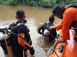 Bocah Tenggelam Terbawa Arus Sui Sekayam