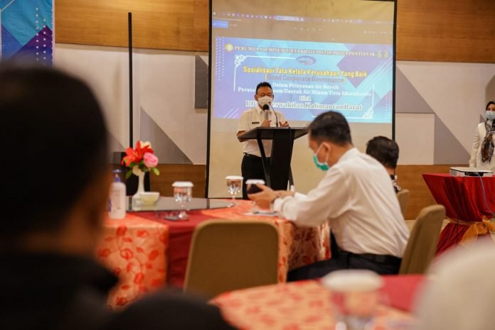 PTK-EDI BUKA SOSIALISASI PDAM Wali Kota Pontianak Edi Rusdi Kamtono saat membuka sosialisasi tata kelola perusahaan yang baik (Good Corporate Governance).
