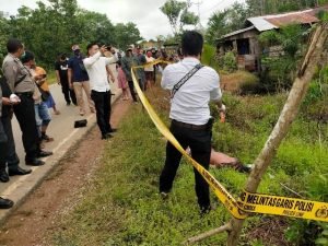 Mayat Tanpa Identitas Tergeletak di Tepi Jalan Raya