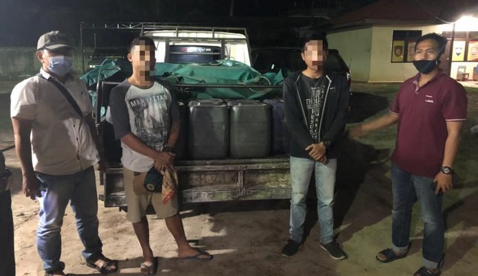 WhatsApp Image 2020-10-20 at 16.21.17 Petugas Ditreskrimsus Polda Kalbar berhasil mengungkap penimbun BBM Subsidi di Bengkayang yang dijual ke penambang PETI.