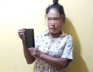 Saat Melayat, Ibu RT Sempat Mencuri Ponsel