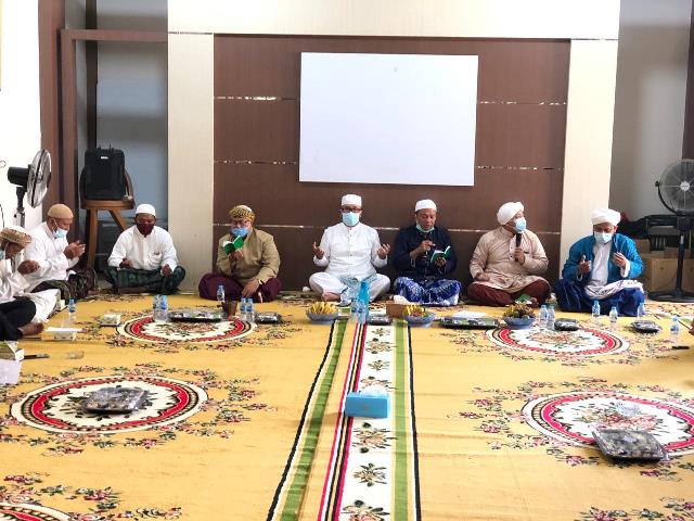 Wakil Bupati Kubu Raya bersama ulama saat syukuran atas kesembuhannya dari covid-19.