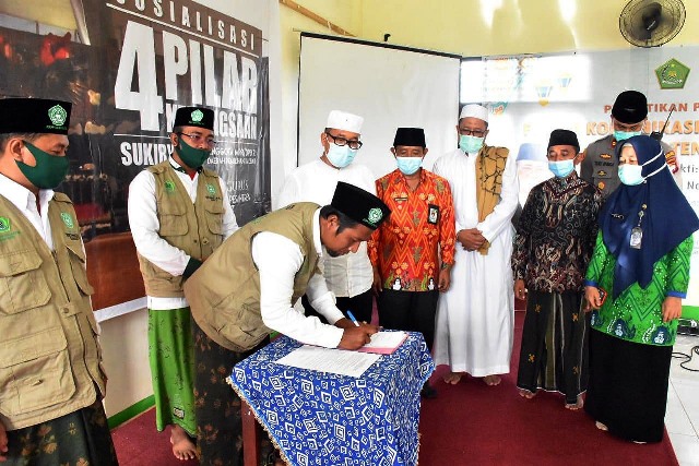 Wakil Bupati Kubu Raya menghadiri pelantikan Pengurus Forum Komunikasi Pimpinan Pondok Pesantren (FKPP) Kubu Raya