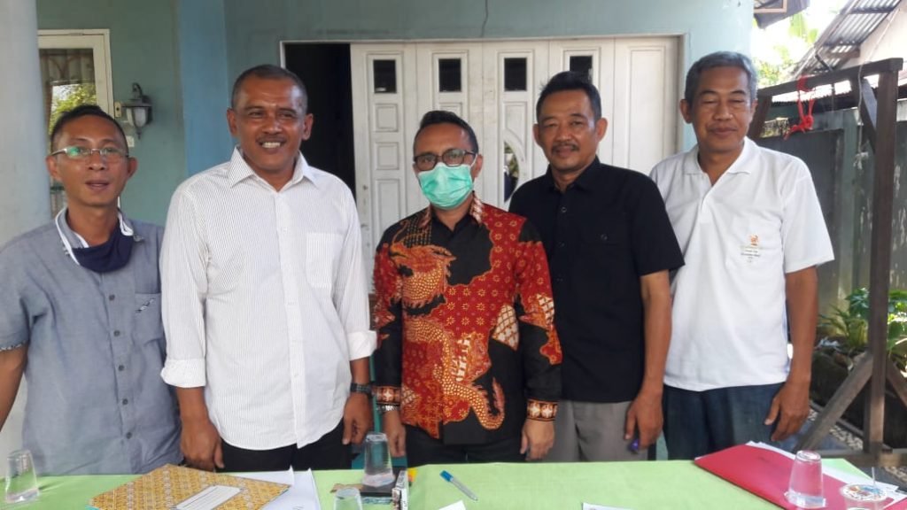 Ardiansyah dan Andi Ridwan didampingi Ketua Pengprov IPSI Kalbar dan Tim Penjaringan saat mengembalikan berkas