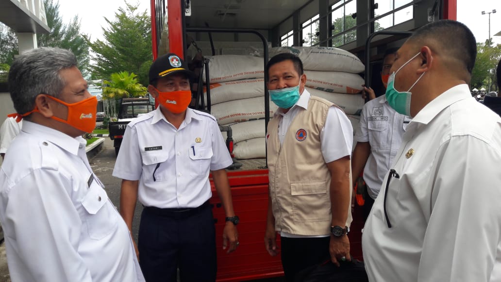 Bupati Kubu Raya melepas bantuan kedua untuk korban banjir di Kecamatan Sui Ambawang.