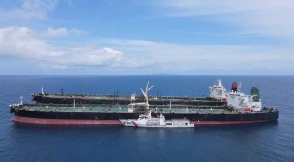 Dua kapal tanker MT Horse berbendera Iran dan MT Frea berbendera Panama yang diduga melakukan transfer BBM ilegal di Perairan Pontianak.