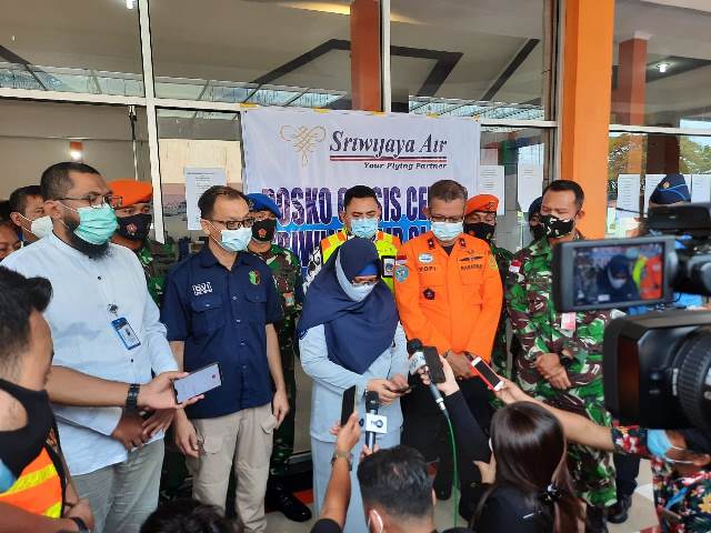 Kepala Jasa Raharja bersama stake holder terkait konfrensi pers di Posko Crisis Center.