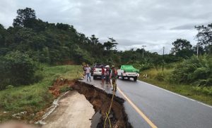 Jalan Lintas Malindo di Entikong Amblas