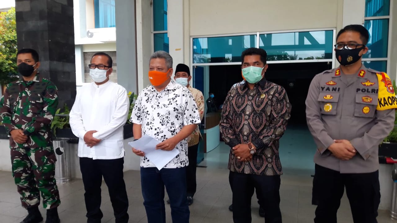 Konfrensi pers Forkompinda Kubu Raya terkait SKB FPI