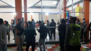 Keluarga Penumpang Sriwijaya Air Penuhi Bandara Supadio