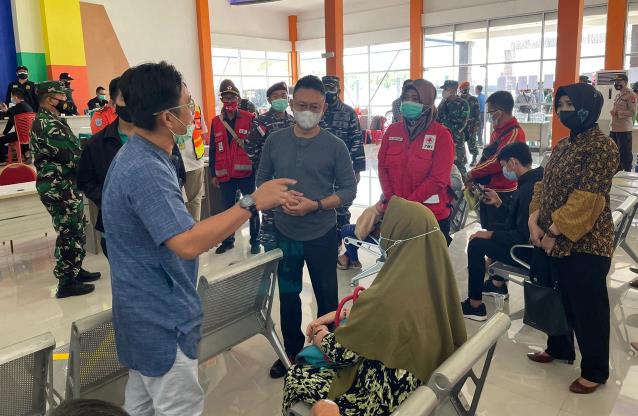 Wali Kota Pontianak menemui para keluarga korban Sriwijaya Air SJ-182 di Posko Crisis Center