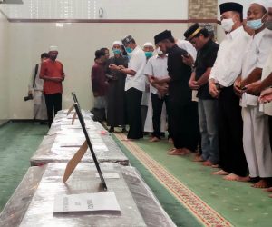 Jenazah Satu Keluarga Korban SJ-182 Tiba di Pontianak