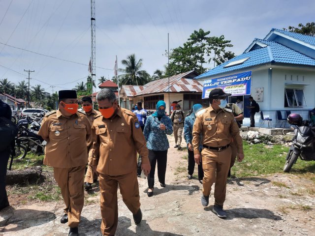 Camat M Yusuf bersama Bupati dan Wakil Bupati Kubu Raya yang hadir pada Musrenbang RKPD Kecamatan Teluk Pakedai.