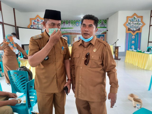 Wakil Ketua DPRD dan Kepala Desa Kuala Karang bertemu di Musrenbang RKPD Kecamatan Teluk Pakedai.