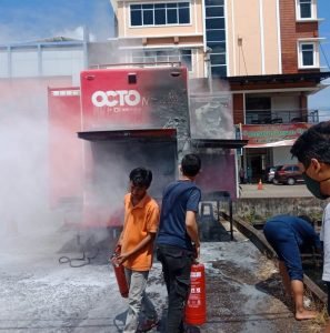 Mobil OCTO Bank Niaga Tiba-tiba Meledak