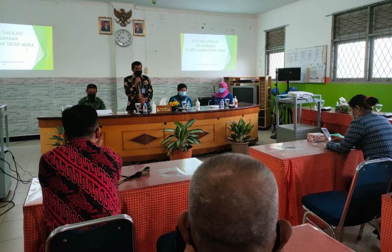Simulasi persiapan sekolah yang akan mulai dibuka untuk melaksanakan belajar tatap muka yang direncanakan pada Senin (22/2) mendatang.