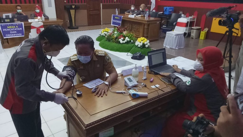 Bupati dan Tokoh Agama di Sanggau Gagal Divaksin