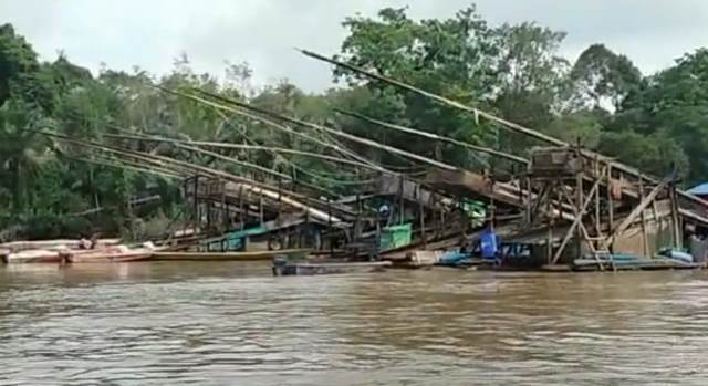 Aktifitas PETI di Dusun Tanjung Priok Desa Inggis Kecamatan Mukok.