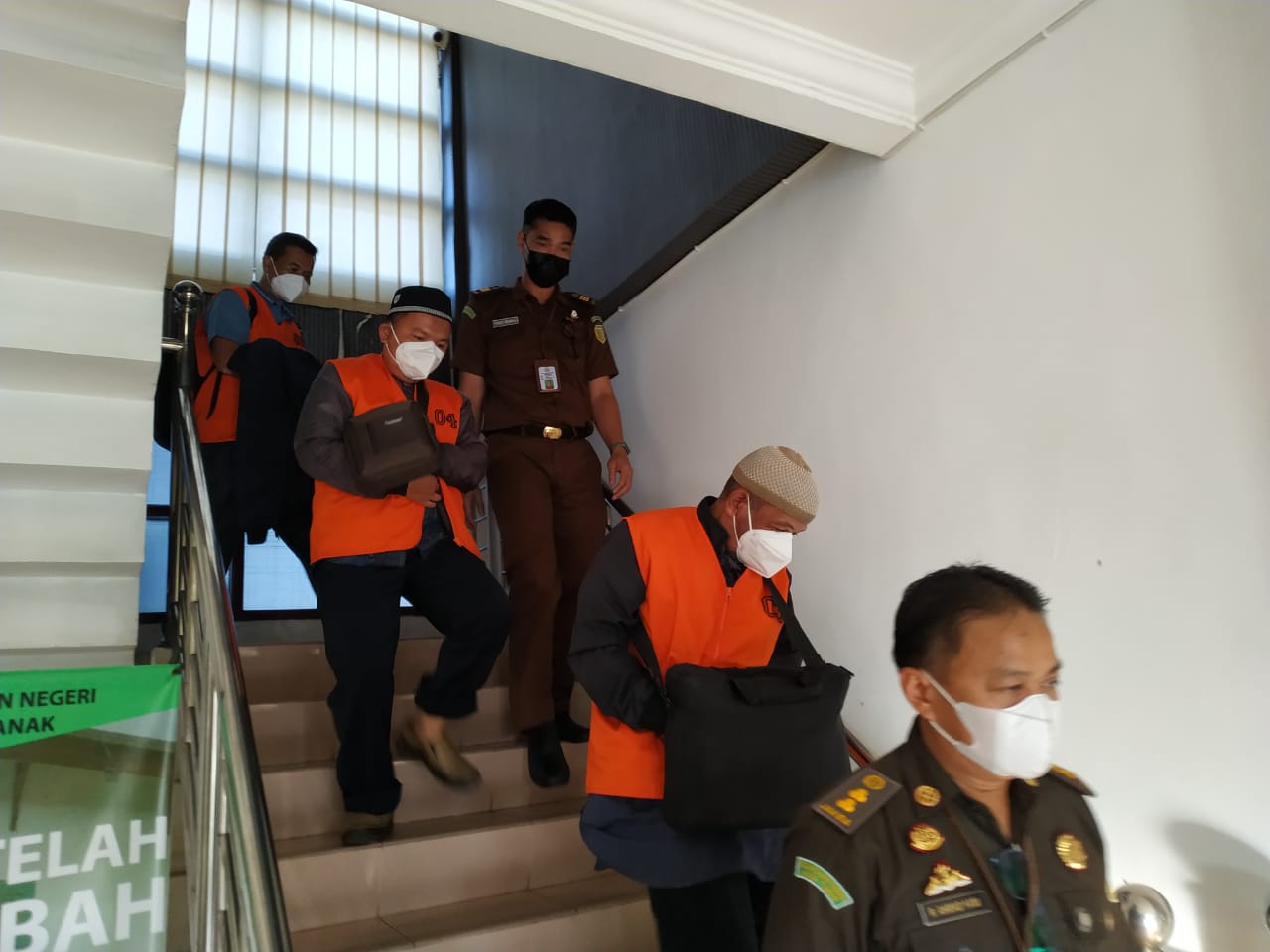 Kejaksaan Negeri (Kejari) Pontianak menahan tiga orang tersangka korupsi pengadaan pemeliharaan mesin kapal Al Nilam pada Kantor Distrik Navigasi Kelas III Pontianak Tahun Anggaran 2018.