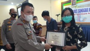 Dewi Muliani Juara 1 Polres Sanggau Journalist Award