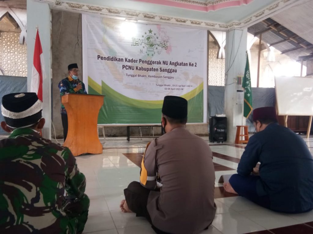 Pembukaan Konferensi MWCNU Kecamatan Kembayan. Kesempatan itu seluruh pengurus diingatkan berjuang bersama-sama untuk mengurus, menjaga, dan melindungi NU dari oknum-oknum yang ingin menghancurkan Indonesia.