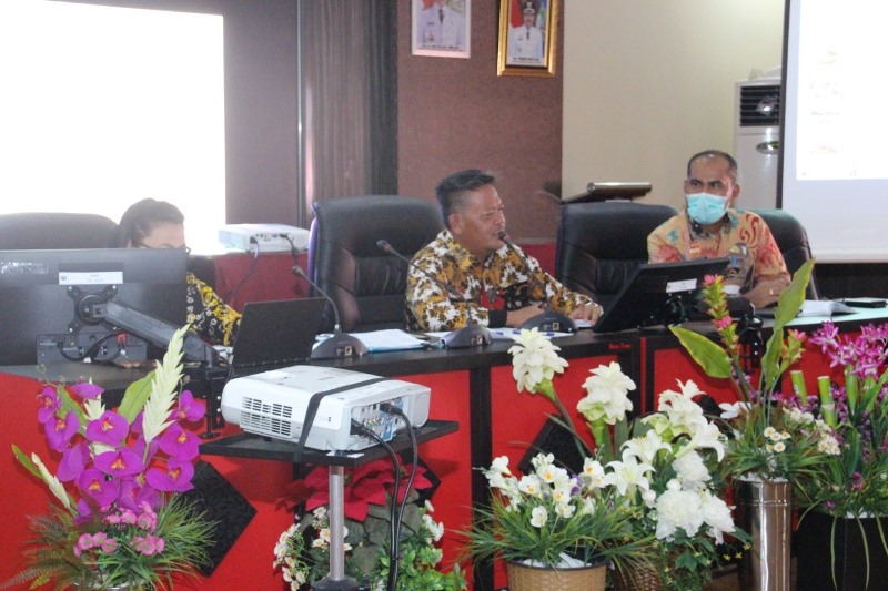 Bupati Sanggau saat memimpin rakor stunting bersama stakeholder terkait. Kasus stunting di Sanggau mengalami peningkatan siginifikan di triwulan I.