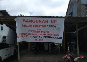 Warga Ancam Tutup Akses Jalan Perbatasan Negara