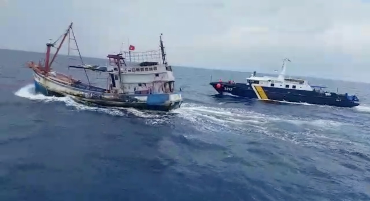 Aksi kejar-kejaran mewarnai penangkapan kapal ikan asing ilegal berbendera Vietnam di Laut Natuna Utara