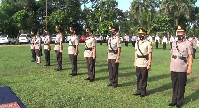 Wakil Kapolres Kubu Raya dan empat Kepala Polsek menjalani pergantian dan mutasi