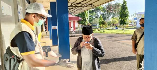 Tes GeNose yang mulai digunakan di Bandara Internasional Supadio kepada setiap penumpang pesawat.