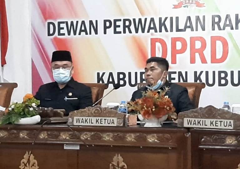 Rapat paripurna penanda tanganan kesepakatan perubahan RPJMD Kubu Raya 2019-2024.