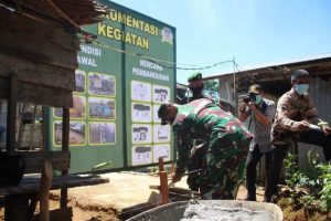 TNI Bantu Bedah Rumah Warga Singkawang