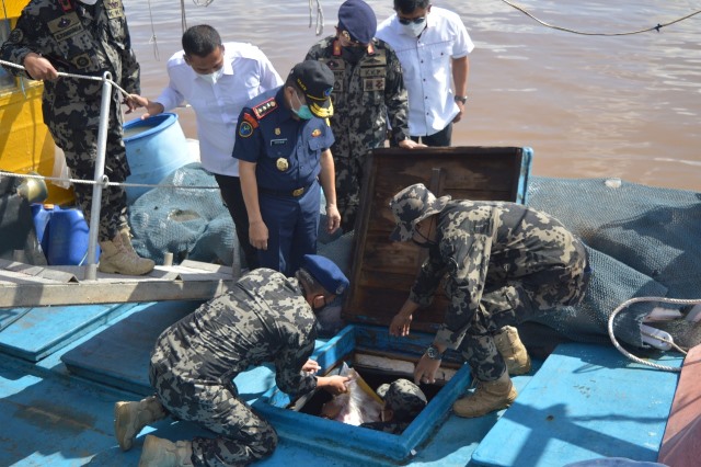 Enam kapal Vietnam berhasil ditangkap petugas Pengawasan Sumber Daya Kelautan dan Perikanan (PSDKP) Kementerian Kelautan dan Perikanan RI