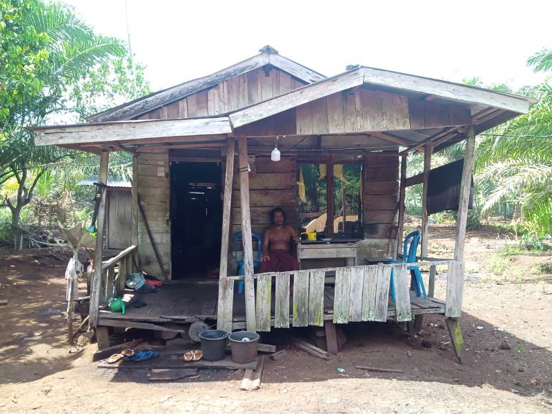 Penerima bantuan bedah rumah program Bantuan Stimulan Perumahan Swadaya (BSPS) di Desa Mekar Sari Kabupaten Kubu Raya kecewa lantaran namanya tiba-tiba hilang dari daftar.