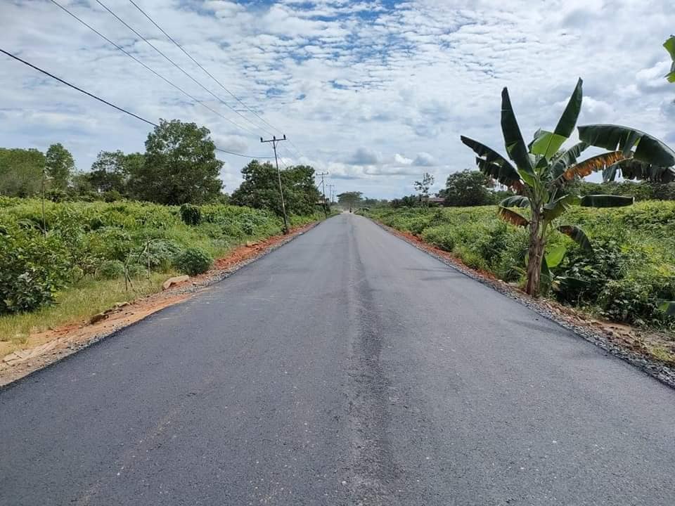 Salah satu titik jalan poros yang menghubungkan Rasau Jaya - Sui Kakap sudah dilakukan perbaiki sehingga bisa dilalui kendaraan roda dua maupun roda empat