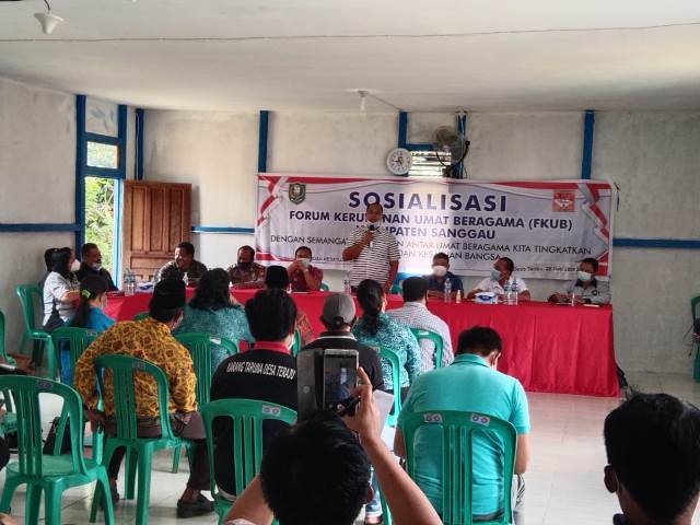 Sosialisasi FKUB di Kecamatan Toba dihadiri Ketua DPRD dan Kepala Badan Kesbangpol serta masyarakat untuk mewujudkan toleransi umat beragama.