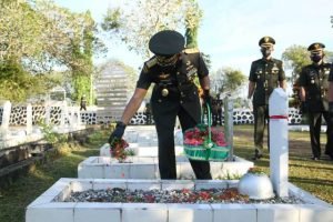 Mengenang Jasa Pahlawan, Pangdam Ziarah ke TMP
