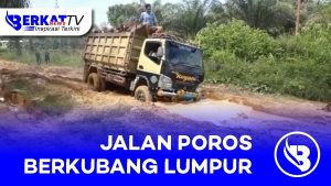 Jalan Poros Berkubang Lumpur