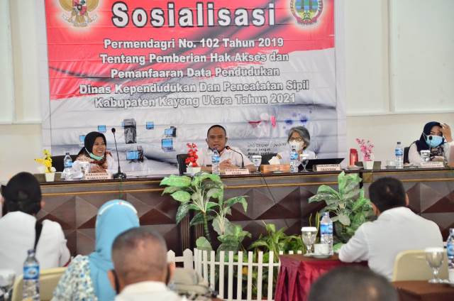 Wakil Bupati Kayong Utara Effendi Ahmad saat Sosialisasi Permendagri Nomor 102 Tahun 2019 tentang Pemberian Hak Akses dan Pemanfaatan Data Kependudukan.