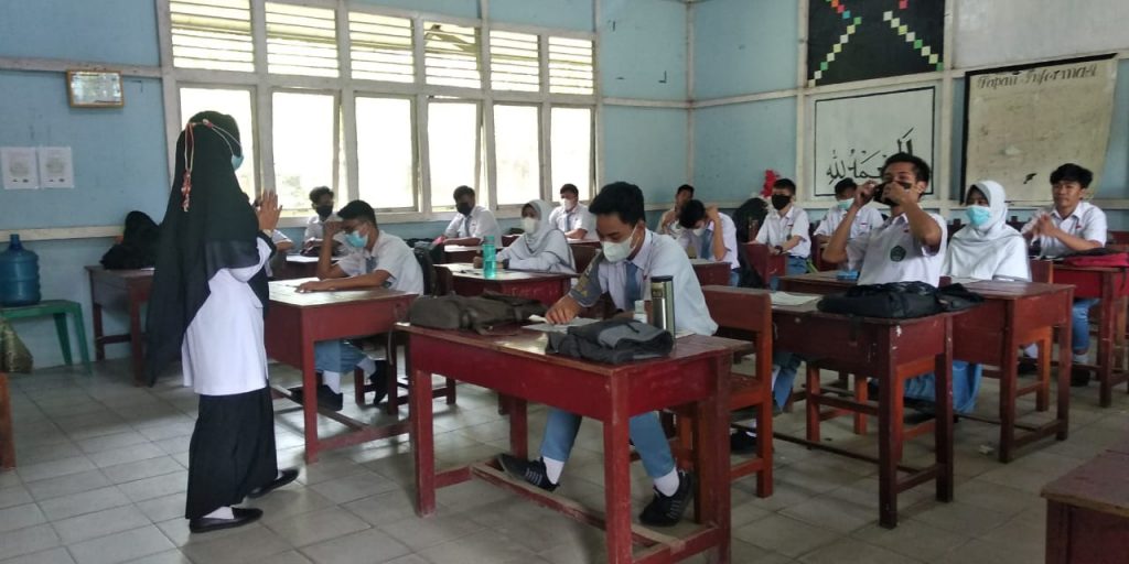 Siswa MAN I Sintang yang telah mulai menggelar belajar tatap muka secara terbatas.