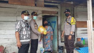 Polsek Sintang Kota Salurkan Bantuan Sembako