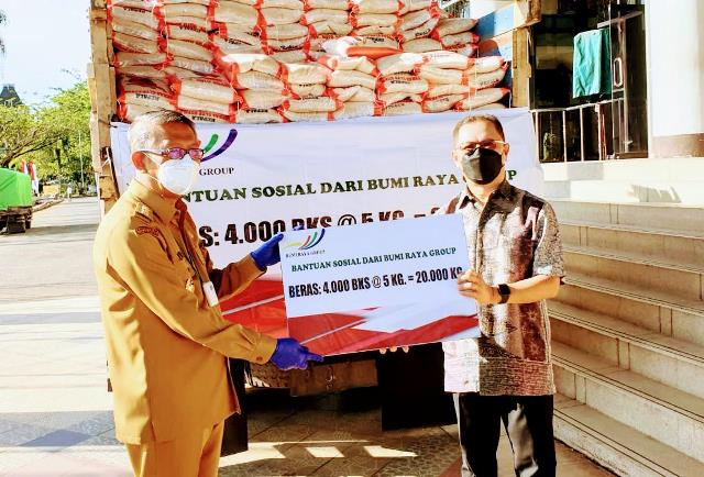 Bumi Raya Utama Group Salurkan 20 Ton Beras