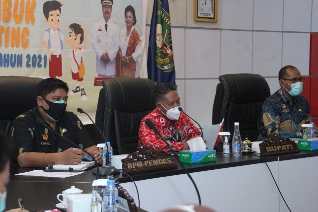 Bupati Sanggau memimpin rembuk stunting dengan target percepatan penurunan menjadi 25 persen.