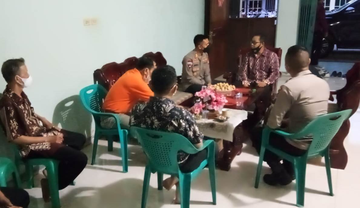 Ketua Lembut Kubu Raya saat didatangi Kapolres Kubu Raya yang baru untuk bersilaturahmi. Salah satu agenda yang dibahas terkait sembahyang Chio Kow di tengah pandemi