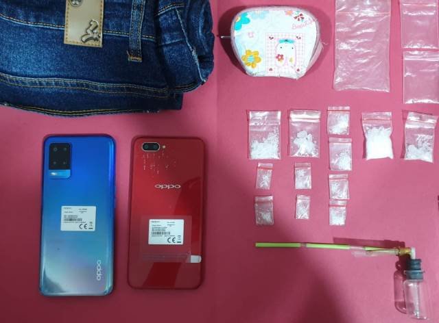 Barang bukti narkoba jenis sabu berikut alat yang diamankan Satres Narkoba Polres Sintang