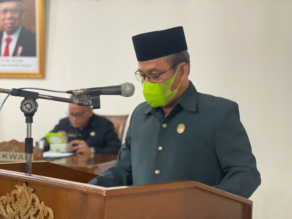 Ketua Pansus RPJMD Perubahan Kubu Raya 2019-2024 H Sahdan yang sekaligus membacakan pandangan akhir Fraksi Golkar-PPP saat rapat paripurna