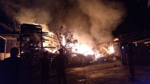 Satu Rumah di Asrama Polisi Kini Balu Ludes Terbakar