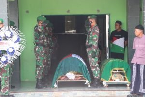 Meninggal Waktu Bersamaan, Pasutri Dimakamkan Secara Militer
