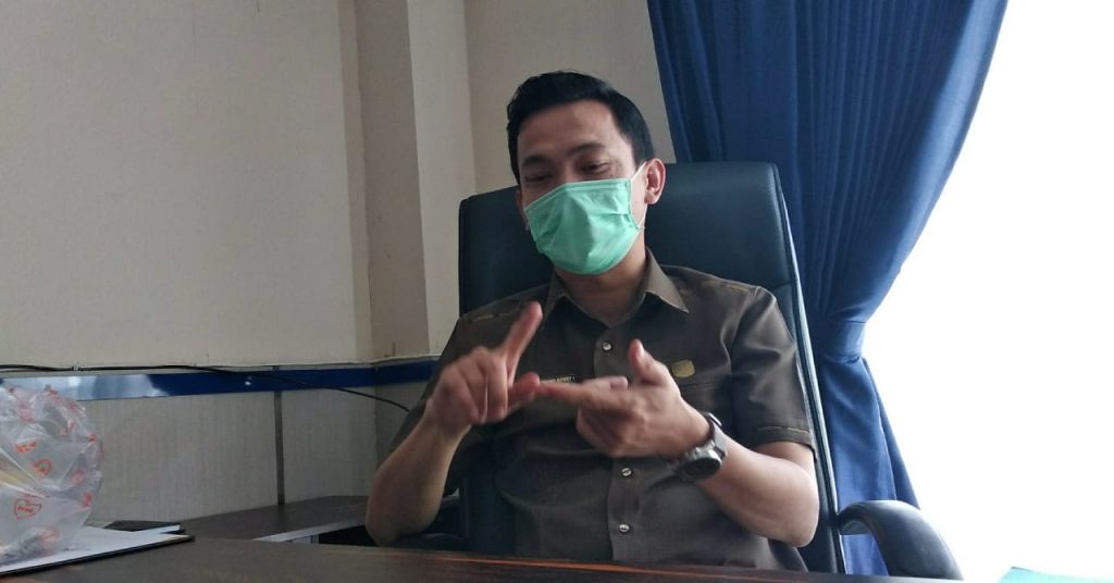 Ketua DPRD Sintang Florensius Roni