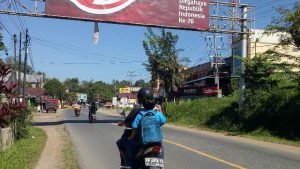 Potongan Papan Reklame Ancam Keselamatan Pengguna Jalan